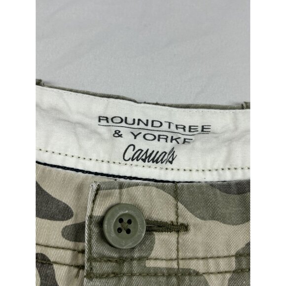 Roundtree & Yorke Camo Cargo Shorts Casuals Men's 42W Classic Fit 10" Inseam - Picture 3 of 9